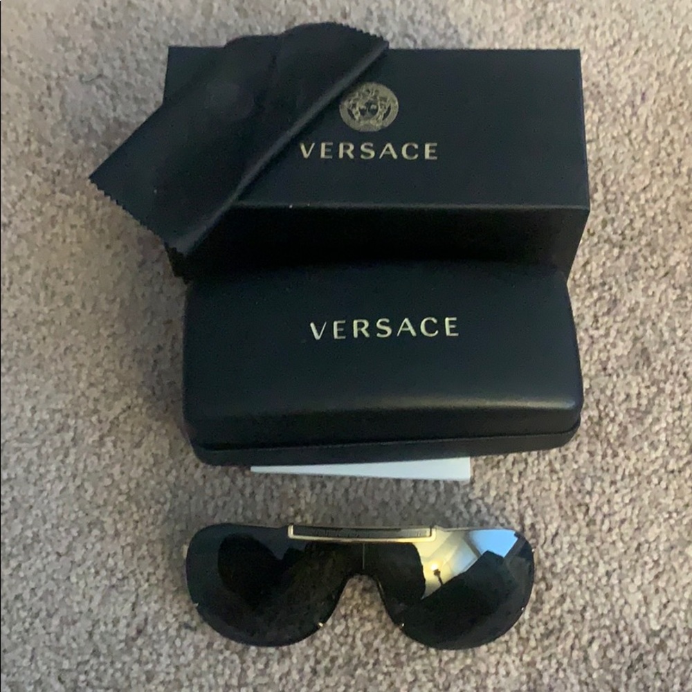 Brand new Versace sunglasses - Picture 5 of 5